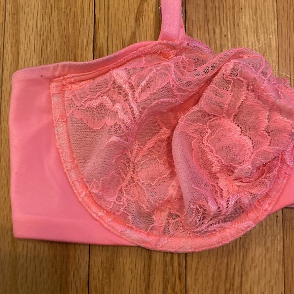 Victoria’s Secret Bra - Picture 4 of 11